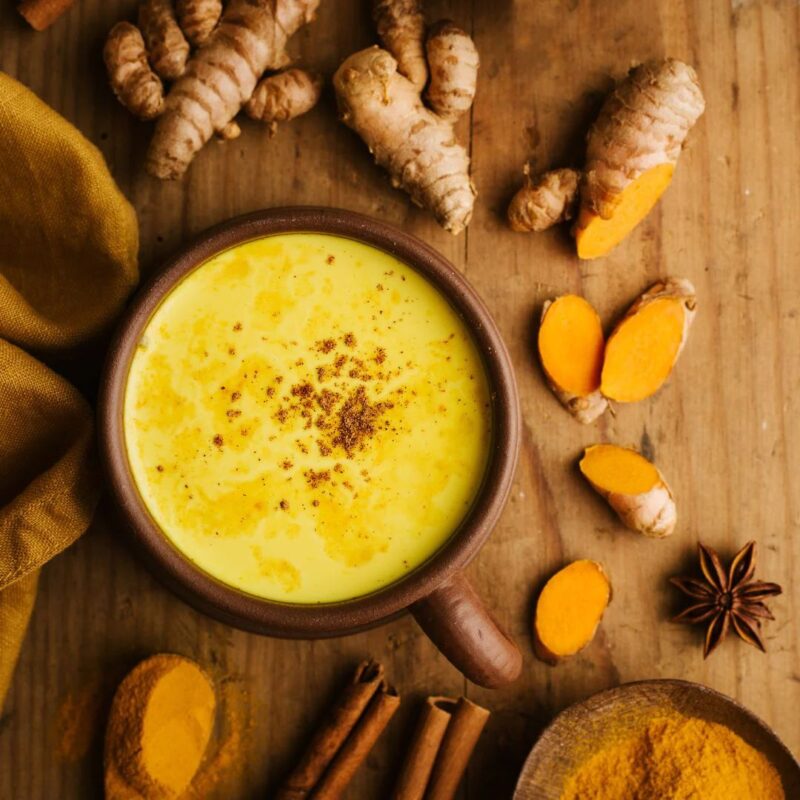لاته شیر طلایی برای کاهش التهاب
