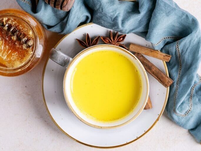 آیا لاته شیر طلایی برای پوست مفید است؟